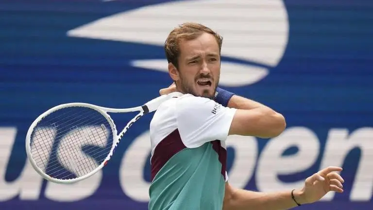 Daniil Medvedev rolls into US Open second round, with Carlos Alcaraz and Venus Williams in later action