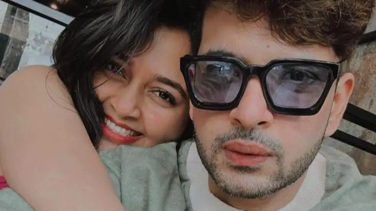 Tejasswi Prakash goes on romantic date with Karan Kundrra, shares goofy photos tejasswi prakash