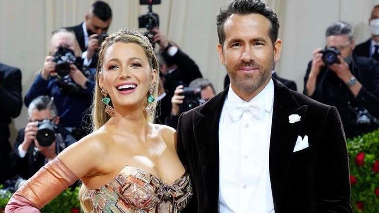 Blake Lively, Ryan Reynolds expecting fourth child; actor debuts bump ...