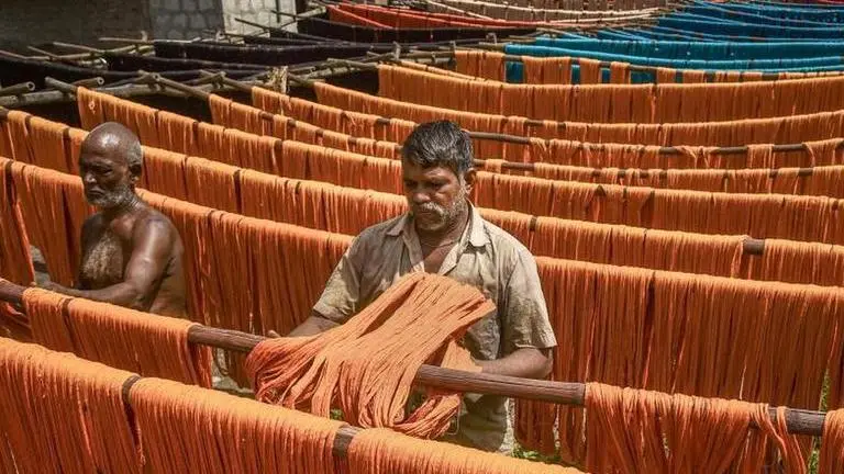 Hit hard by COVID-19 outbreak, Bengal weavers migrate to other places for jobs