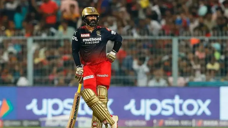 RCB's Dinesh Karthik reprimanded for breaching IPL Code of Conduct, admits to offence Dinesh Karthik