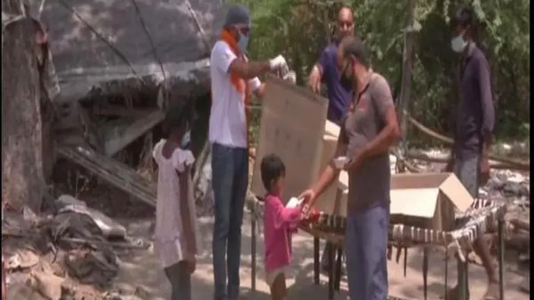 BJP's good governance cell distributes food to Delhi's Chilla Khadar residents COVID-19
