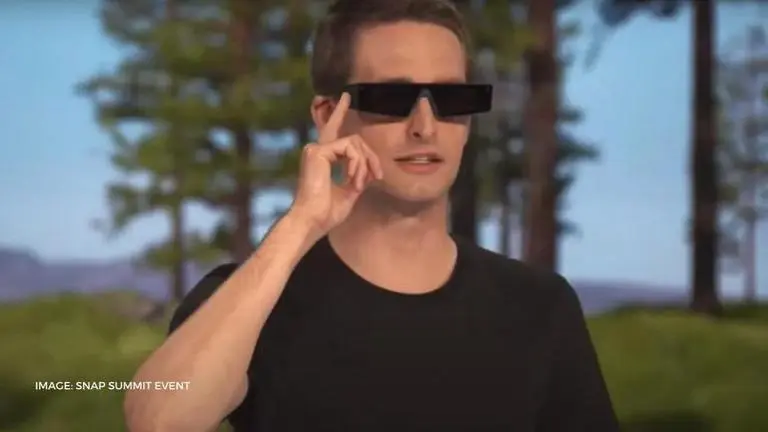What are Snapchat Spectacles? Know all about the new Snap AR Glasses What are Snapchat Spectacles?
