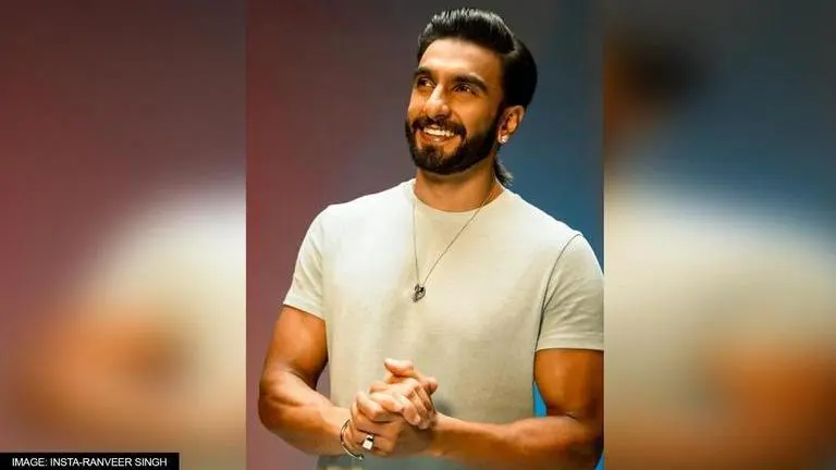 Ranveer Singh amps up his style game in signature man bun; Alia Bhatt reacts Ranveer Singh