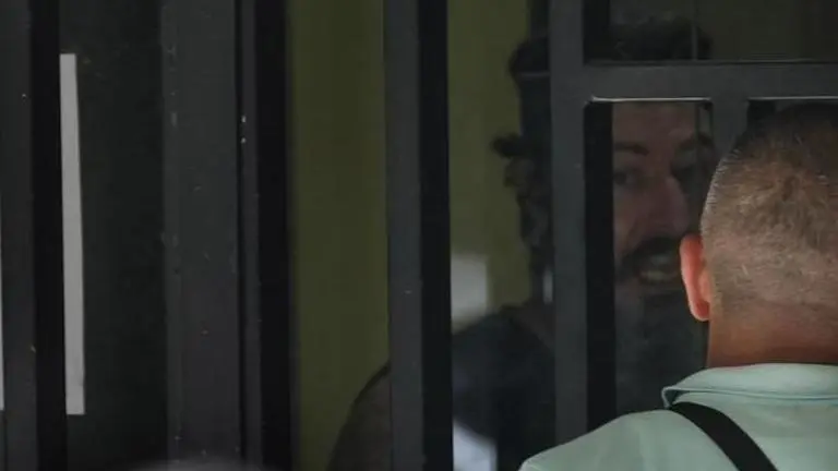 Lebanon: Armed man who held hostages in Beirut bank receives widespread public support Lebanon