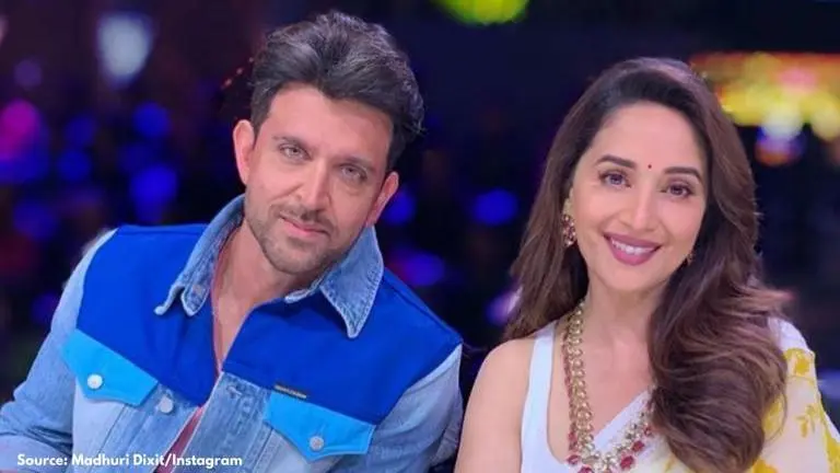 Hrithik Roshan and Madhuri Dixit's candid picture brings back the good ol' memories Hrithik Roshan