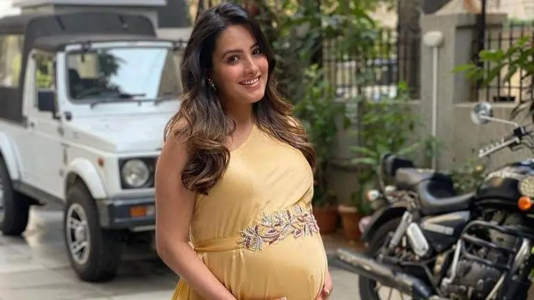 Anita Hassanandani says 'women are real HEROES' as she flaunts her baby bump anita hassanandani
