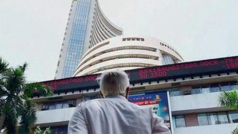 Sensex, Nifty rebound in early trade; bank, IT stocks take charge