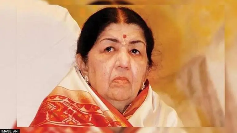 When Lata Mangeshkar sang bhajan 'Tum Asha Vishwas Hamare' for film 'Subah' in 1983; watch Lata Mangeshkar