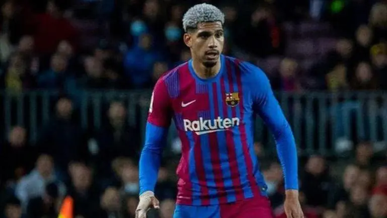 Barcelona's Ronald Araujo hospitalised post collision with Gavi during Celta Vigo game Barcelona defender Ronald Araujo suffers concussion