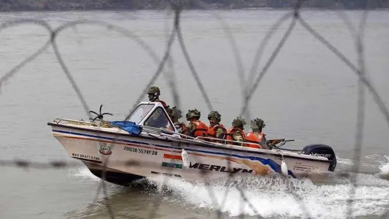 BSF intercepts 4 Bangladeshi fishermen on Indian side of Ganga river in WB