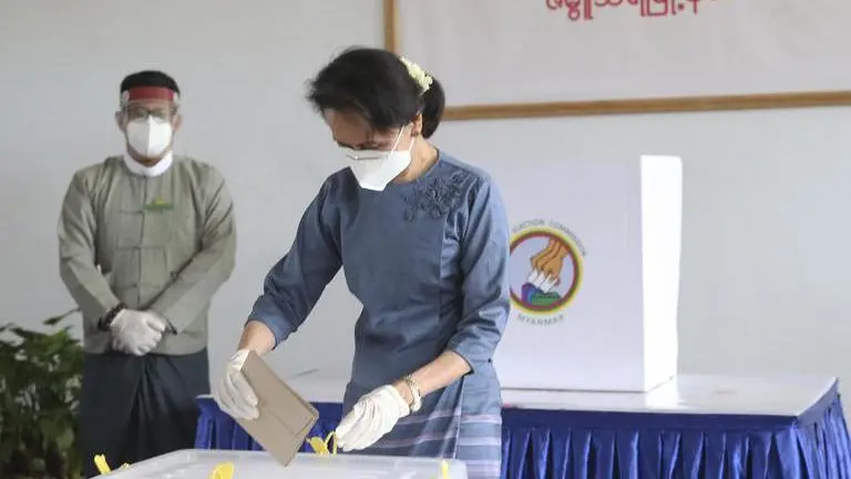 Suu Kyi's party claims to have won majority in Myanmar polls