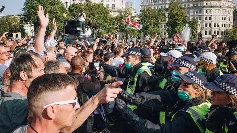London: Hundreds arrested after anti-lockdown demonstrators clash with police London