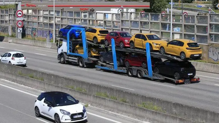 France unveils $8.8 billion rescue for ailing car industry