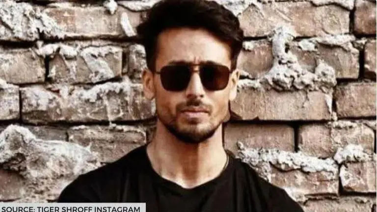 Tiger Shroff impresses fans as he strikes a cool pose, check out his latest post Tiger Shroff impresses fans as he strikes a cool pose, check out his latest post