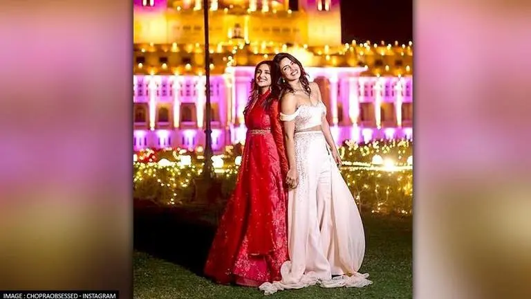 Priyanka Chopra extends wishes to sister Parineeti Chopra on b'day; Shares throwback pic Priyanka Chopra