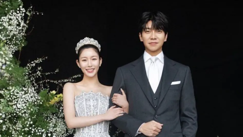 Korean Actors Lee Seung Gi-Lee Da In Embrace Parenthood 10 Months After Marriage Lee Seung Gi and Lee Da In
