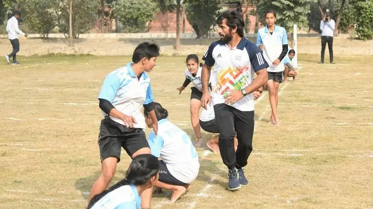 Olympic medalist Bajrang Punia plays Kho-Kho with school children, loses match | WATCH Bajrang Punia
