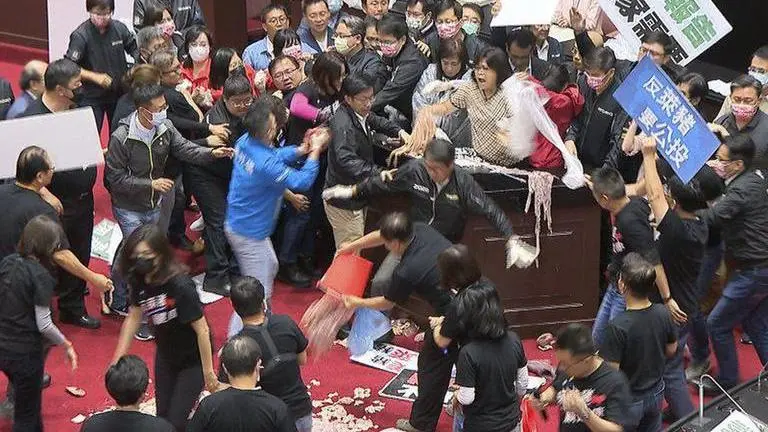 Taiwan politicians throw pig guts on each other over US pork in parliament debate Taiwan parliamentarians get into scuffle, thrown pig insides on each other