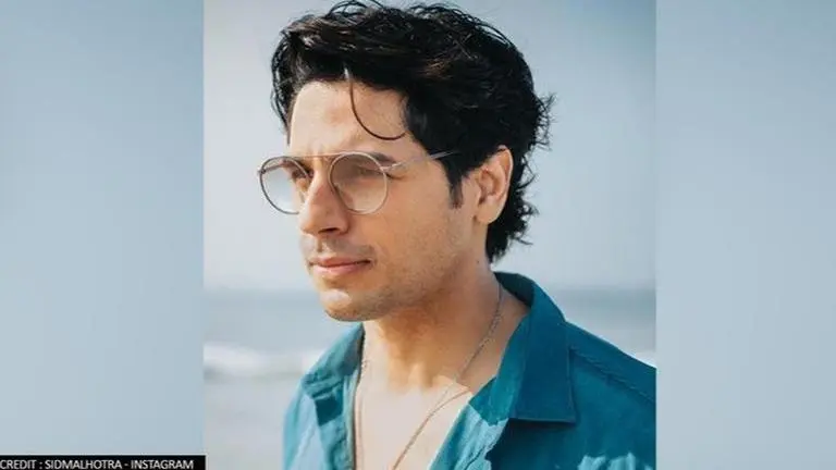 Sidharth Malhotra resumes shooting for 'Mission Majnu', says 'See you in theatres' Sidharth Malhotra