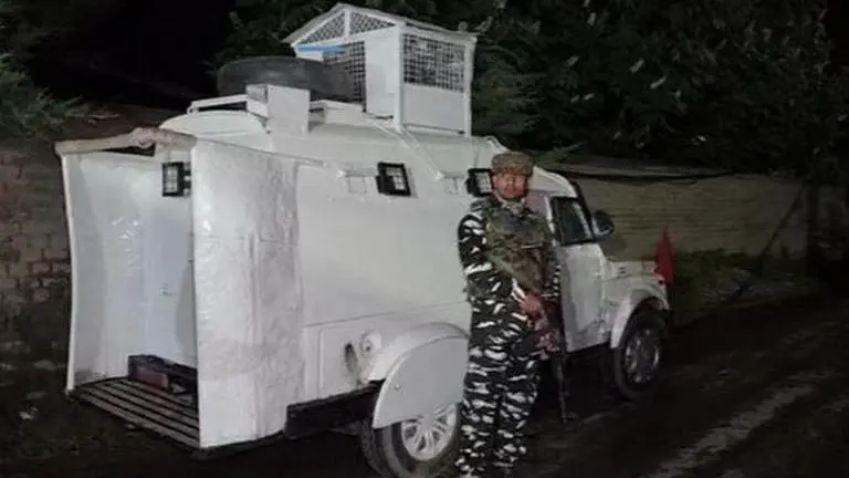 In Jammu & Kashmir, terrorists lob grenade at wine shop in Baramulla; 1 dead, 3 injured J&K