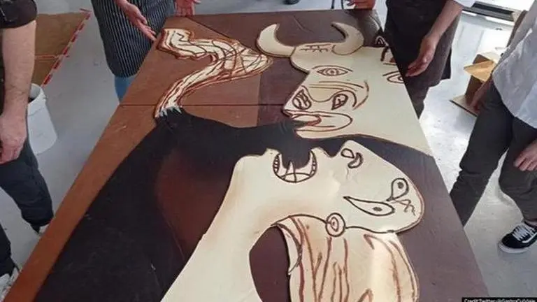 Chocolatiers in Spain recreate Pablo Picasso's anti-war painting 'Guernica' (Image Credits: GastroCulVaje/Twitter)