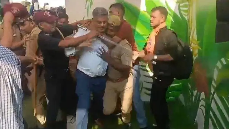 ABVP activists clash with VC, Registrar at Gorakhpur University abvp