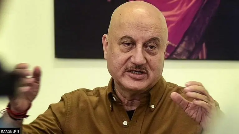 Anupam Kher treats fans with a glimpse of his look from next film 'Uunchai' Anupam Kher, Sooraj Barjatya, Uunchai, Parineeti Chopra
