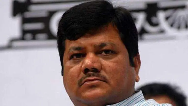 Maharashtra: Darekar attacks govt on COVID-19, farm distress, quota