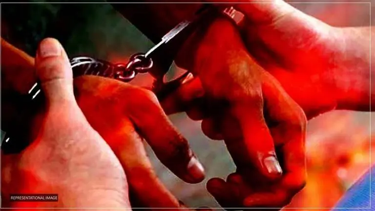 Cops foil robbery bid at petrol pump; two held