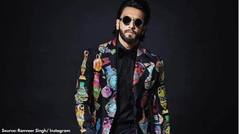 Ranveer Singh falls into a dhol while dancing to Deepika's 'Nagada'; watch hilarious video Ranveer Singh