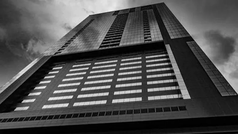 Realtors start construction in Gurugram, waiting for permission in Noida, Gr. Noida