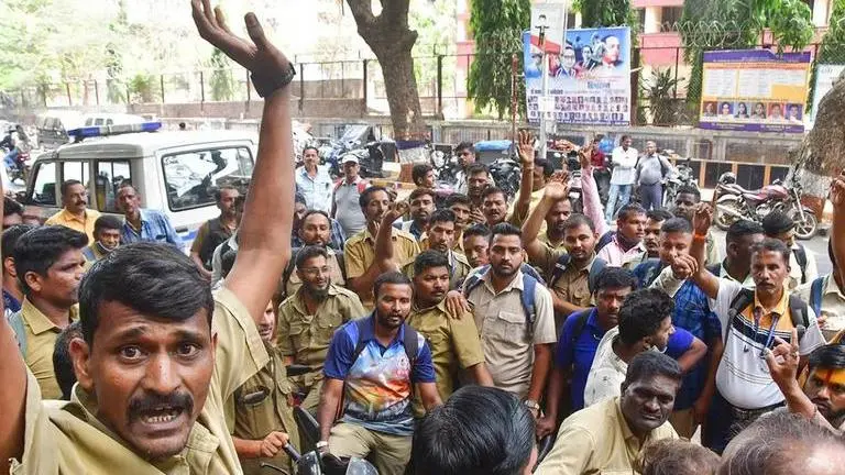 Mumbai: BEST wet lease bus staff seek permanent jobs, equal pay; say stir will continue till demands are met