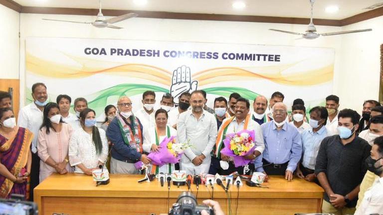 Ex Goa Minister Michael Lobo Wife Delilah Join Congress Day After Quitting Bjp Republic World 9243