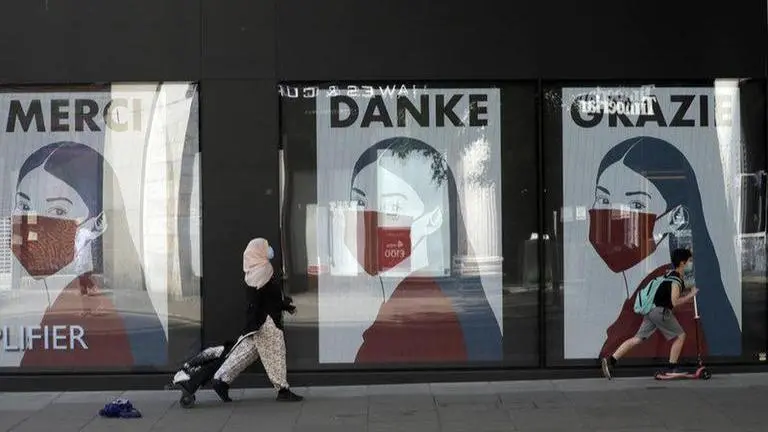 Face masks compulsory in UK shops from Friday