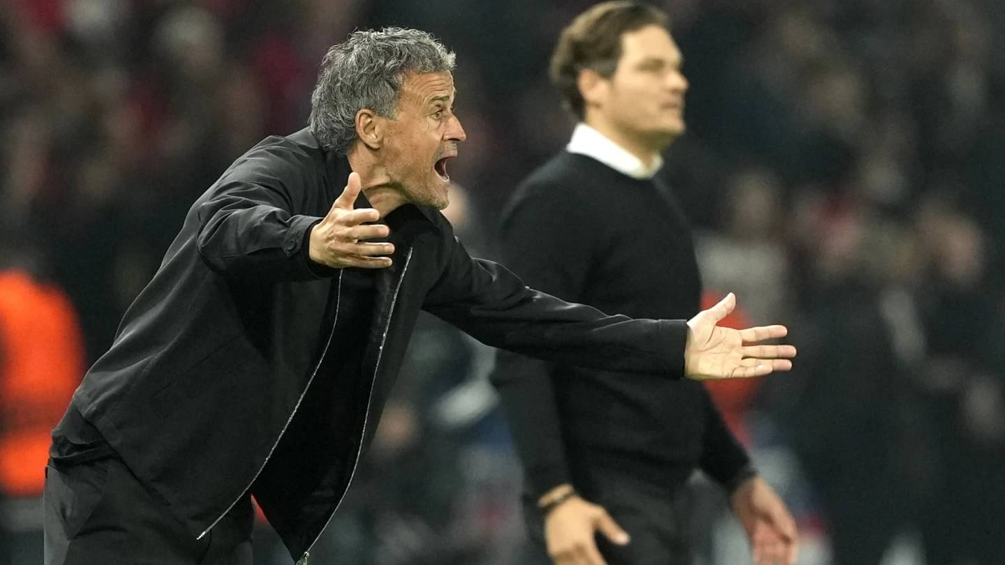 Monaco scores winner deep in stoppage time to join PSG atop the French