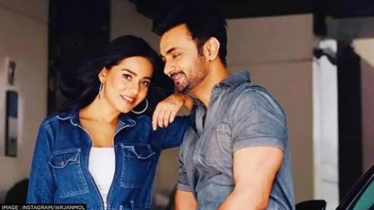 Amrita Rao & RJ Anmol recollect decade-old Holi incident that went wrong; Watch amrita rao