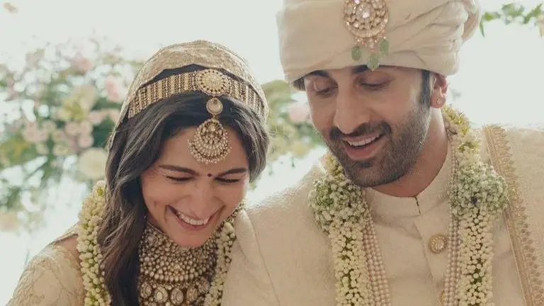 Ranbir Kapoor, Alia Bhatt Wedding Updates: Bollywood congratulates the newlyweds Alia Bhatt