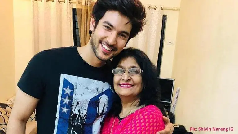 Shivin Narang's most adorable photos with his mother you must check out Shivin Narang