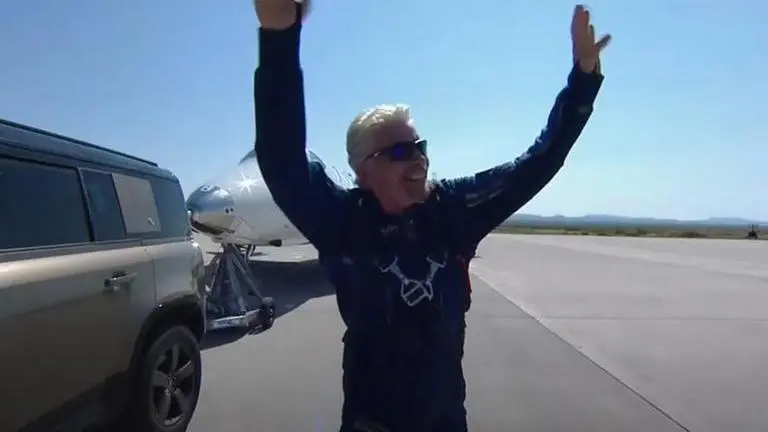 Richard Branson spaceflight LIVE: Virgin Galactic VSS Unity returns to Earth from space Richard Branson