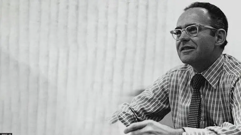 Gordon Moore, Intel co-founder who theorised extraordinary 'Moore's Law', dies at 94 Gordon E. Moore