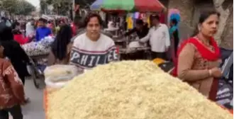 Maggi Ka Thela: Viral Video Shows Street Vendor Selling Open Maggi And Pasta In Market | WATCH A street vendor is seen in a viral video selling open Maggi packets