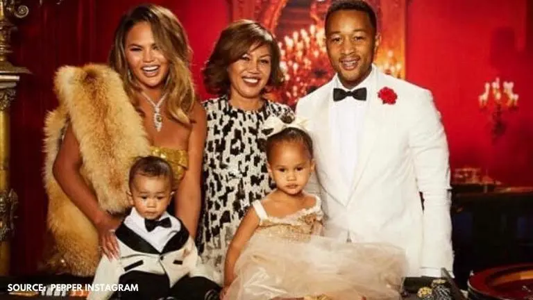 Chrissy Teigen cooks with her mother, makes fun of her measurement technique Chrissy Teigen