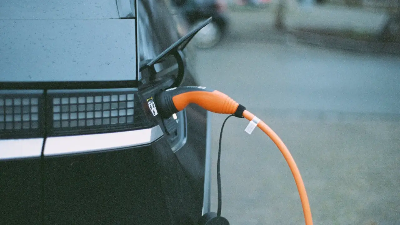 Stellantis to invest in sodium-ion battery maker Tiamat EV charging