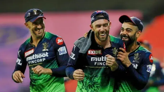 Faf du Plessis, Glenn Maxwell, and Virat Kohli