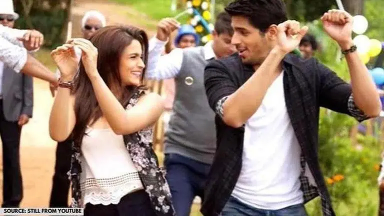 Alia Bhatt's casual outfits from her movies that fans can take inspiration from alia bhatt