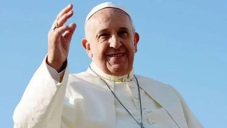 Pope recalls visit to Lesbos refugee camp, urges solidarity Pope recalls visit to Lesbos refugee camp, urges solidarity