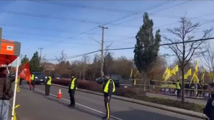 Canadian Hindus Confront Khalistani Activists Outside Hindu Temple In ...