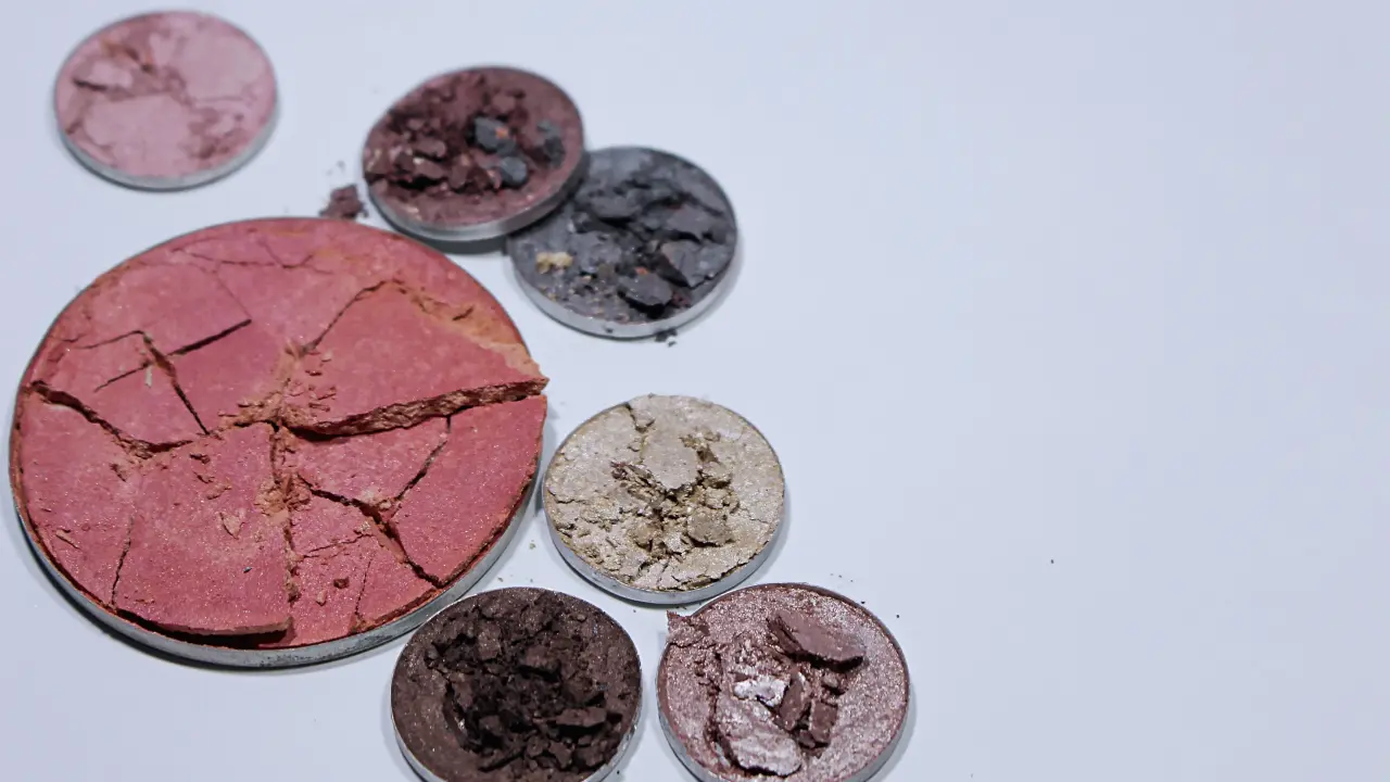 A look at different types of blushes that you need in your makeup pouch A look at different types of blushes that you need in your makeup pouch