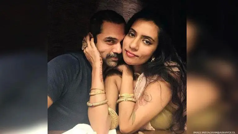 Did Abhay Deol just make his relationship official with Shilo Shiv Suleman? See mushy pics Abhay Deol, Shilo Shiv Suleman, Abhay Deol makes relationship official?